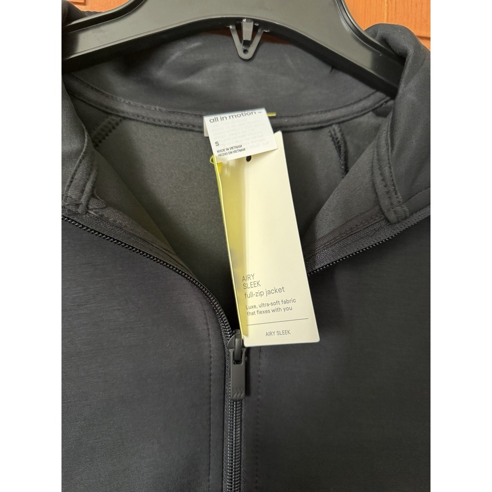 Women's All In Motion Black Airy Sleek Full Zip Jacket Size Small NWT Ultra Soft - Picture 8 of 9